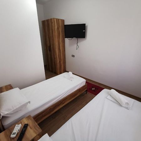 培拉特Bujtina Valgent住宿加早餐旅馆 外观 照片