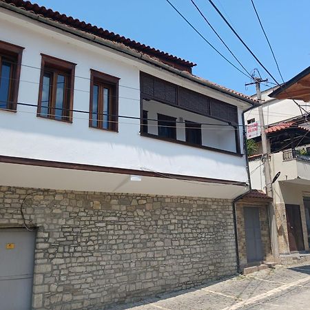培拉特Bujtina Valgent住宿加早餐旅馆 外观 照片