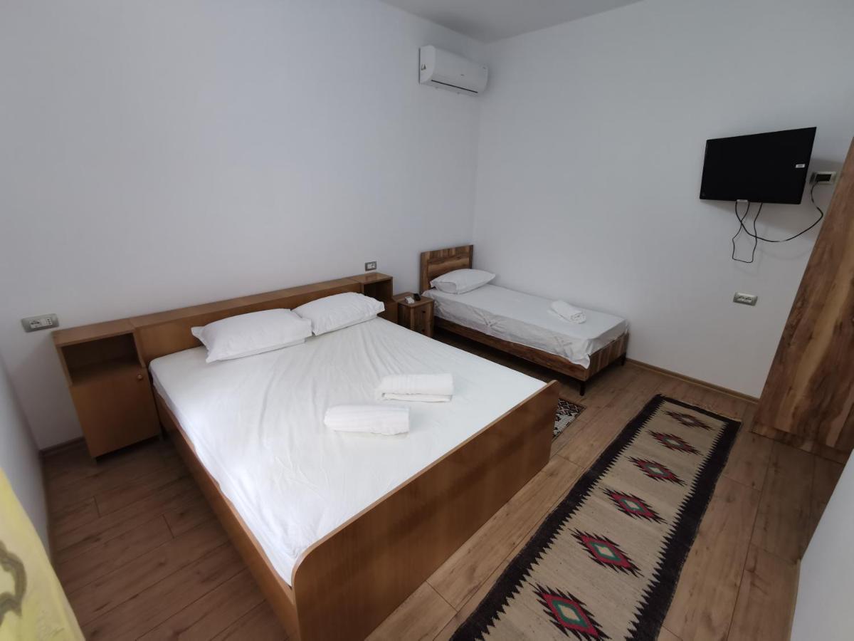 培拉特Bujtina Valgent住宿加早餐旅馆 外观 照片