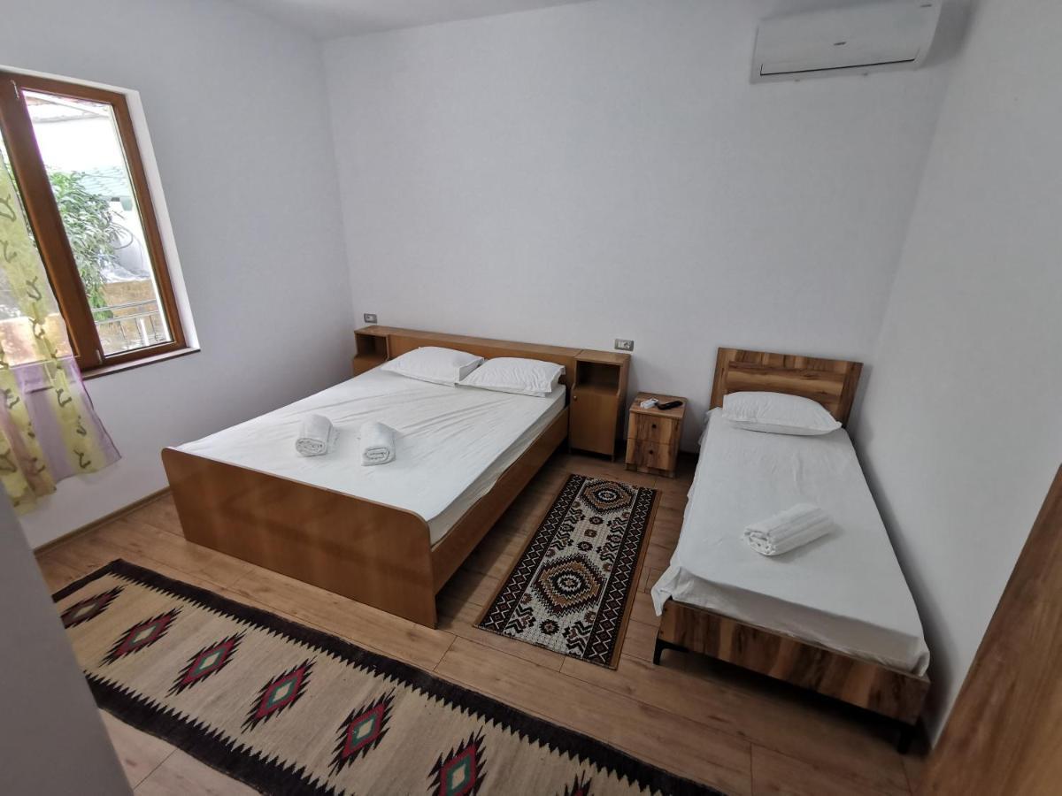 培拉特Bujtina Valgent住宿加早餐旅馆 外观 照片