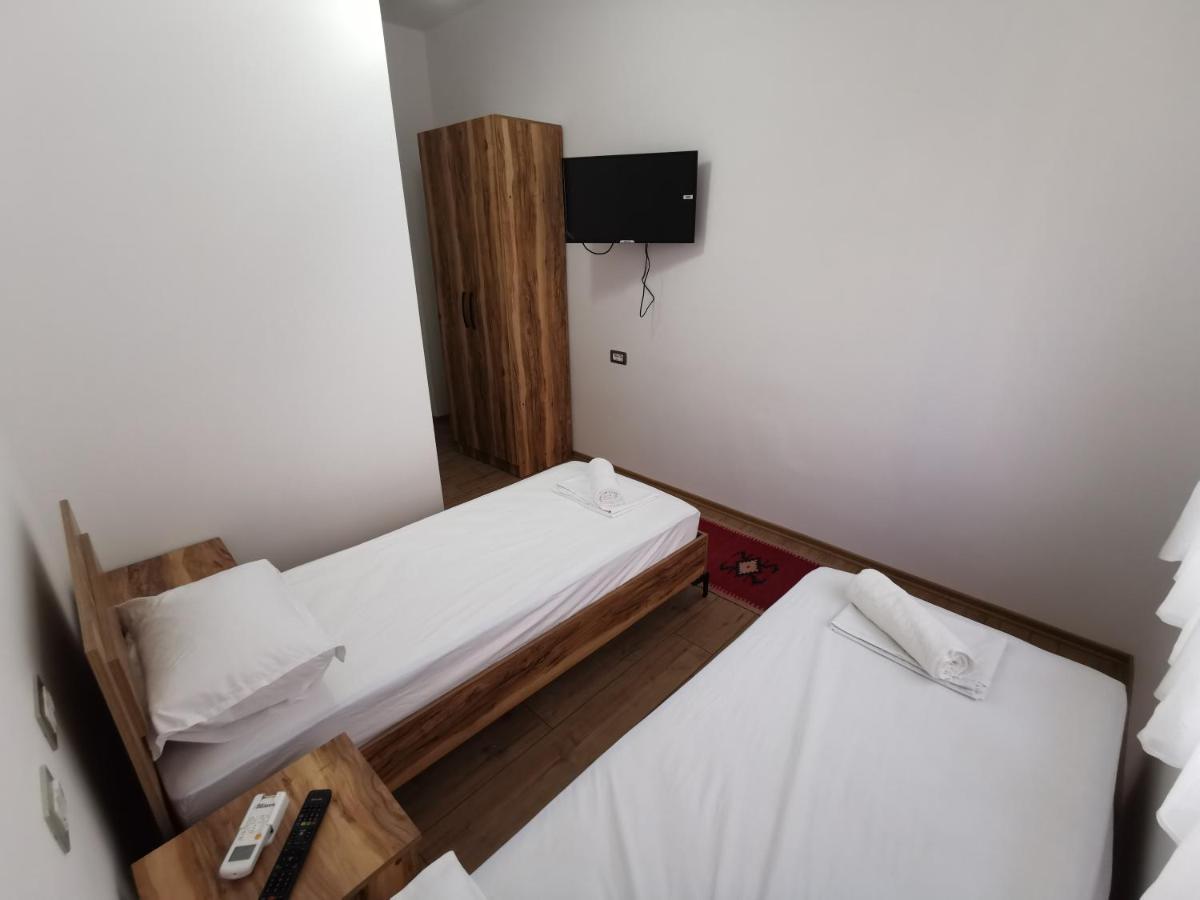 培拉特Bujtina Valgent住宿加早餐旅馆 外观 照片