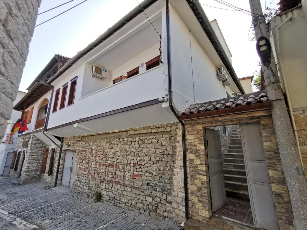 培拉特Bujtina Valgent住宿加早餐旅馆 外观 照片