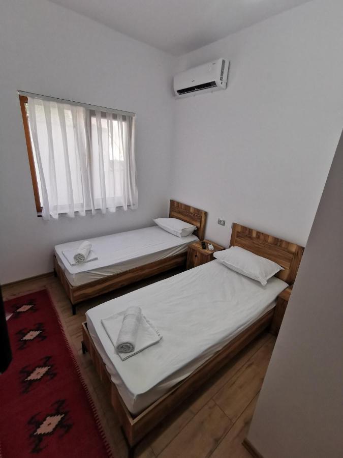 培拉特Bujtina Valgent住宿加早餐旅馆 外观 照片