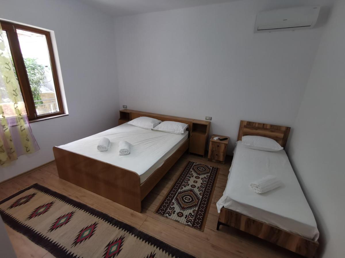 培拉特Bujtina Valgent住宿加早餐旅馆 外观 照片