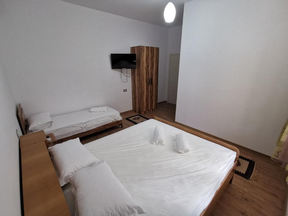 培拉特Bujtina Valgent住宿加早餐旅馆 外观 照片